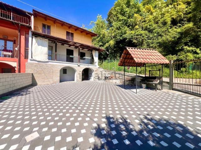 Villetta bifamiliare in vendita di 208 m² in Strada Spagnolino Solza, 5