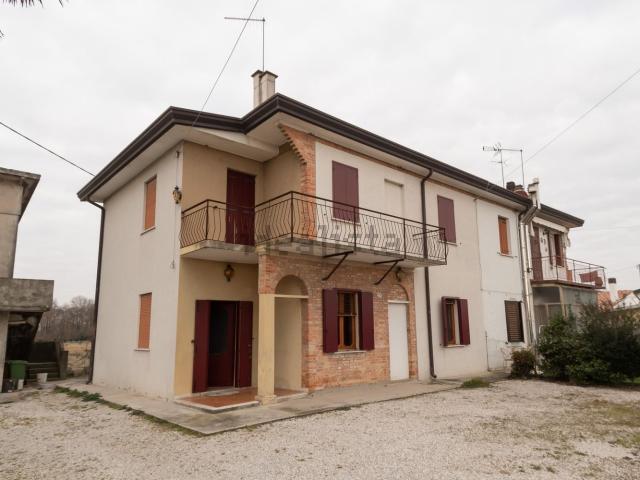 Villetta bifamiliare in vendita di 208 m² in Via Tiepolo Giovanni Battista, 37