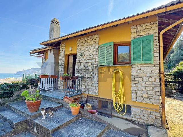 Villetta bifamiliare in vendita di 208 m² in Via Alla Rocca, 45