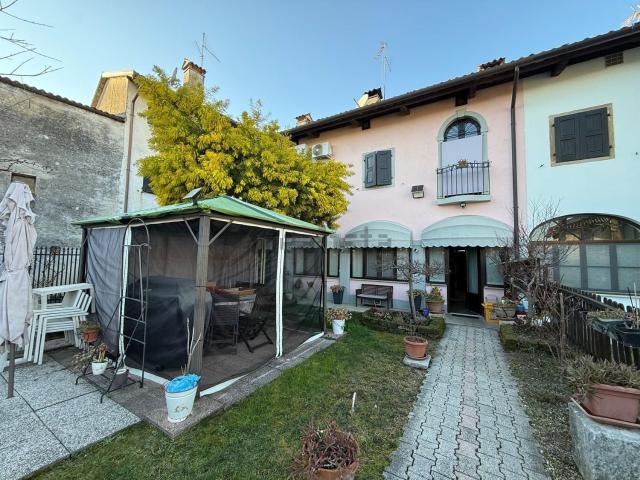 Villetta bifamiliare in vendita di 208 m² in Via Aquileia