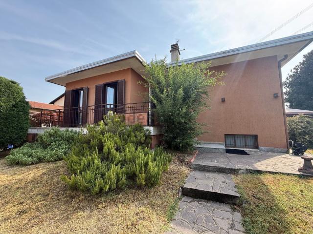 Villetta bifamiliare in vendita di 208 m² in Via Baggio, 18