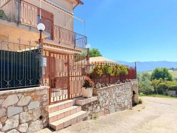 Villetta bifamiliare in vendita di 208 m² in Via del Colle, 11