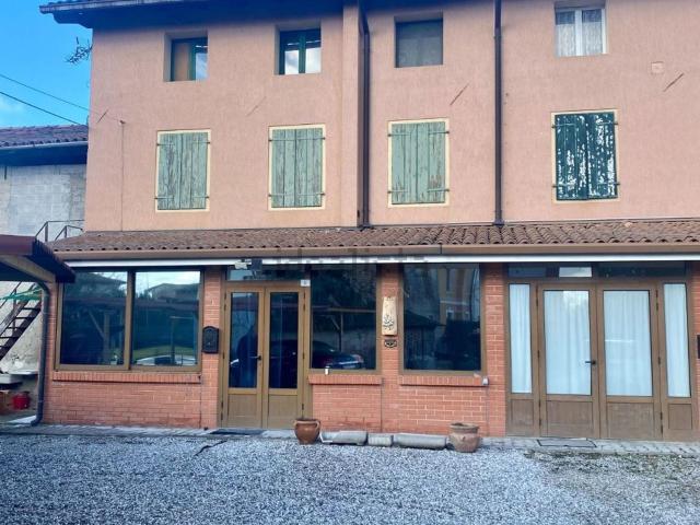Villetta bifamiliare in vendita di 208 m² in Via della Chiesa Vecchia, 6