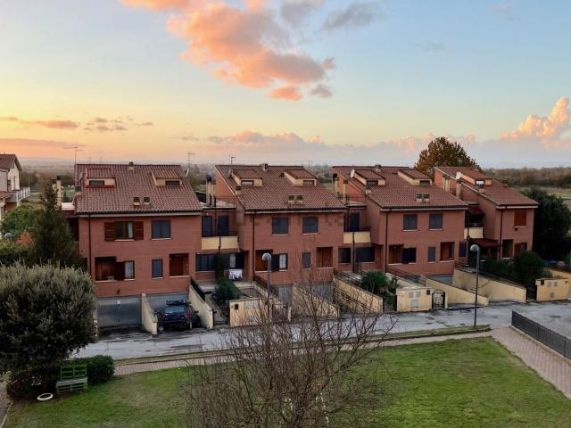 Villetta bifamiliare in vendita di 208 m² in Via Ferruccio Parri, 45