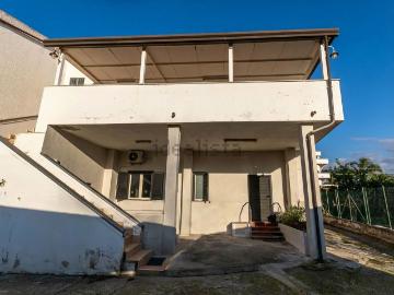 Villetta bifamiliare in vendita di 208 m² in Via Laura