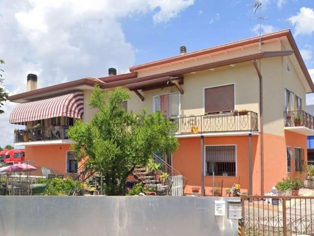 Villetta bifamiliare in vendita di 208 m² in Via Papa Albino Luciani, 30