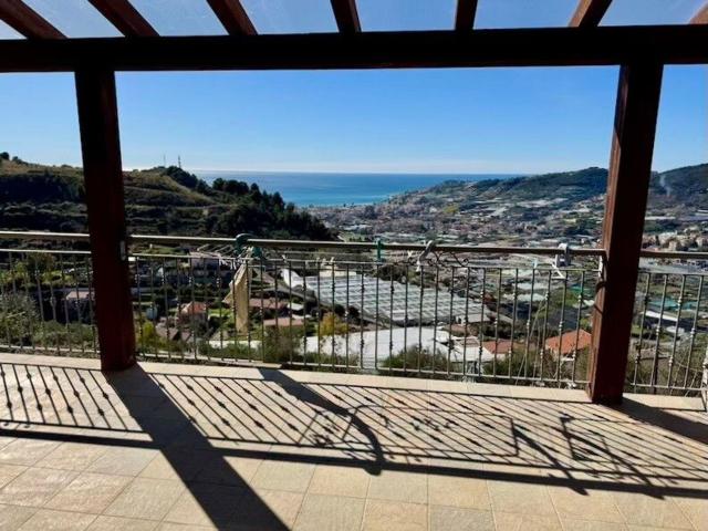 Villetta bifamiliare in vendita di 208 m² in Via San Michele