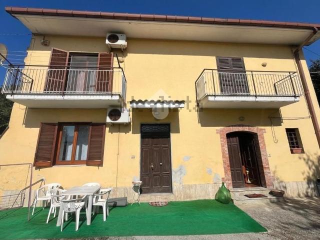 Villetta bifamiliare in vendita di 209 m² in Contrada Fontanatetta, 21
