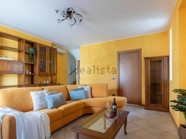 Villetta bifamiliare in vendita di 209 m² in Via Carlo Mondin, 28