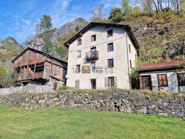 Villetta bifamiliare in vendita di 209 m² in Via Marmolada