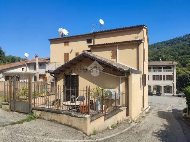 Villetta bifamiliare in vendita di 209 m² in Via Nazario Sauro