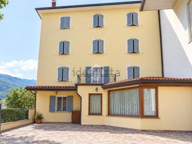 Villetta bifamiliare in vendita di 213 m² in Strada della Turchetta, 9