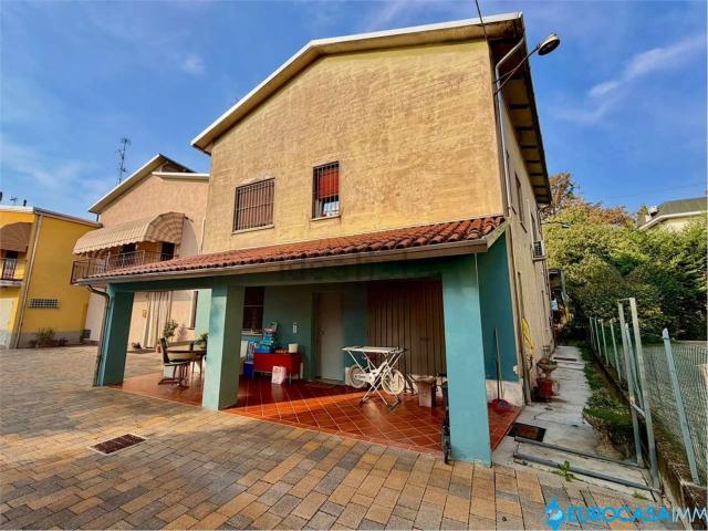 Villetta bifamiliare in vendita di 213 m² in Via della Libertà