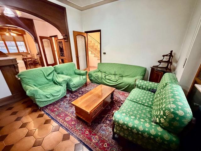 Villetta bifamiliare in vendita di 213 m² in Via Ghisoni
