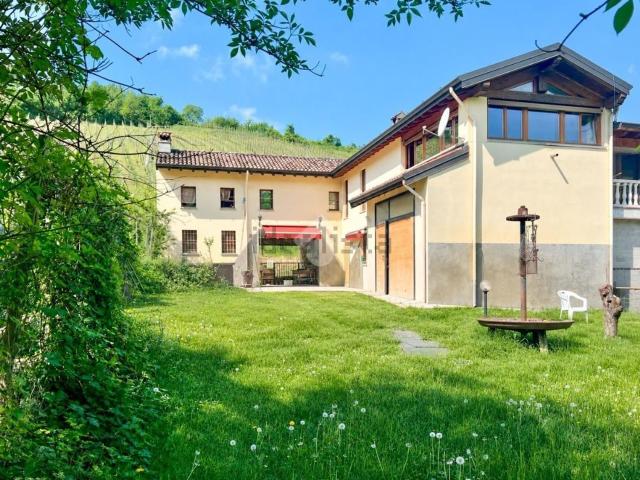 Villetta bifamiliare in vendita di 213 m² in Via M. Giorgi, 69