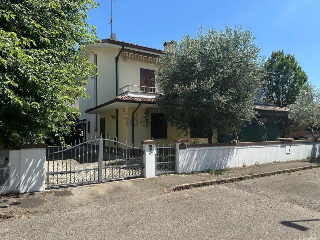 Villetta bifamiliare in vendita di 213 m² in Via Placido Don Ansaloni, 3