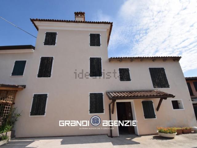 Villetta bifamiliare in vendita di 213 m² in Via Santo Stefano, 2