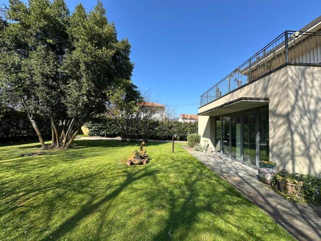 Villetta bifamiliare in vendita di 213 m²