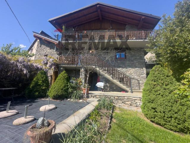 Villetta bifamiliare in vendita di 210 m² in Frazione Fognier