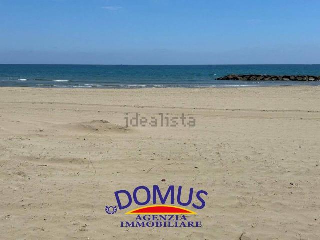 Villetta bifamiliare in vendita di 210 m² in Via Terracina, 104