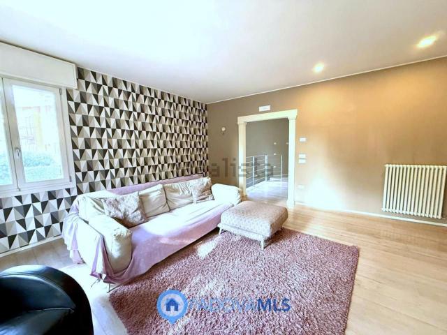 Villetta bifamiliare in vendita di 210 m² in Via Umago