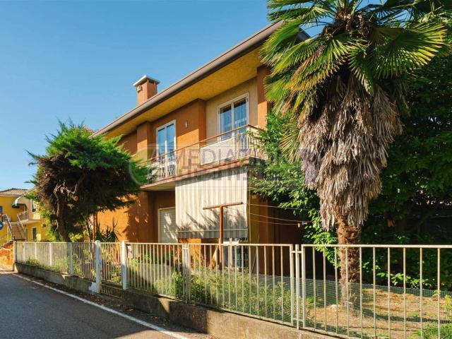Villetta bifamiliare in vendita di 210 m² in Via A. Labriola, 1