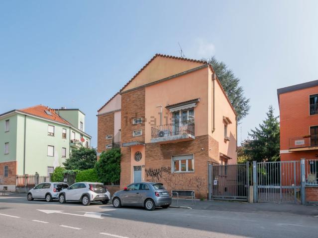 Villetta bifamiliare in vendita di 210 m² in Via Alfredo Comandini, 18