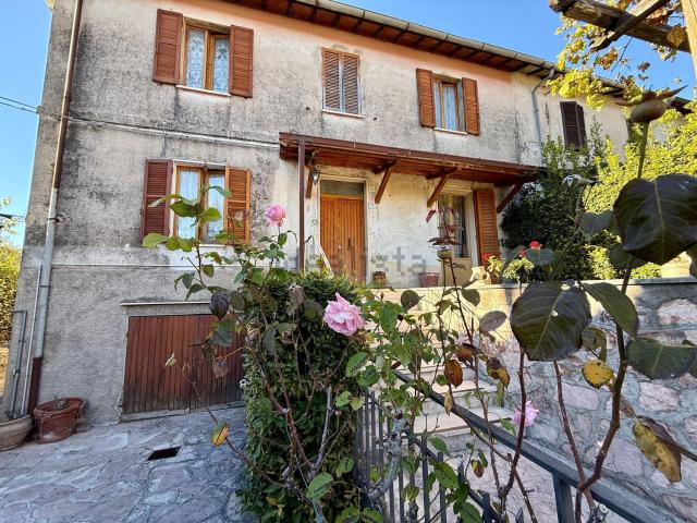 Villetta bifamiliare in vendita di 210 m² in Via Augusto Roncetti