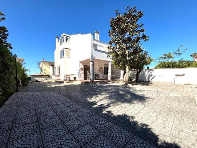 Villetta bifamiliare in vendita di 210 m² in Via Brenta