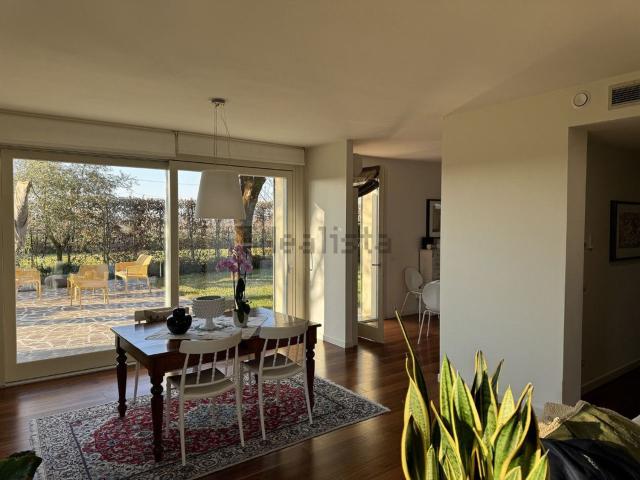 Villetta bifamiliare in vendita di 210 m² in Via Carlo Darwin