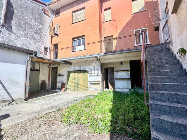 Villetta bifamiliare in vendita di 210 m² in Via Cividale, 15