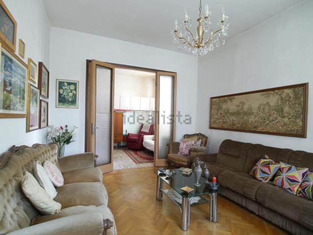 Villetta bifamiliare in vendita di 210 m² in Via Curtatone e Montanara