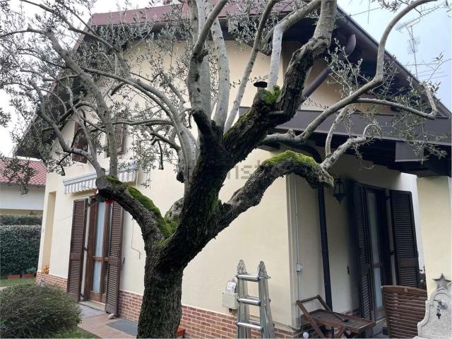 Villetta bifamiliare in vendita di 210 m² in Via Dante