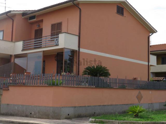 Villetta bifamiliare in vendita di 210 m² in Via del Concio