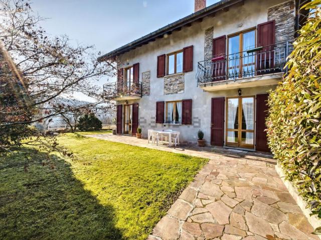 Villetta bifamiliare in vendita di 210 m² in Via del Cattel, 21