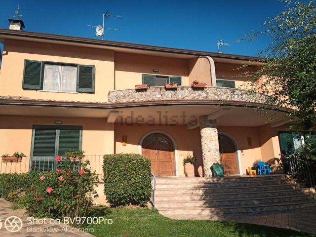 Villetta bifamiliare in vendita di 210 m² in Via del Poderino