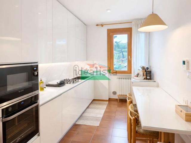Villetta bifamiliare in vendita di 210 m² in Via del Vascello