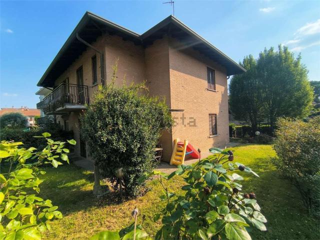 Villetta bifamiliare in vendita di 210 m² in Via delle Ginestre