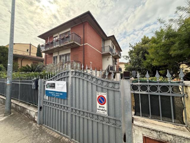 Villetta bifamiliare in vendita di 210 m² in Via Francesco Flamini, 14