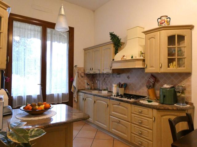 Villetta bifamiliare in vendita di 210 m² in Via Gaspare Spontini