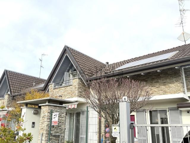 Villetta bifamiliare in vendita di 210 m² in Via Giacomo Matteotti, 28