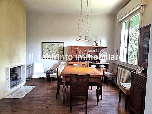 Villetta bifamiliare in vendita di 210 m² in Via Guglielmo Marconi