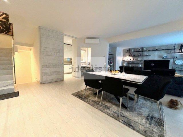 Villetta bifamiliare in vendita di 210 m² in Via Guglielmo Marconi