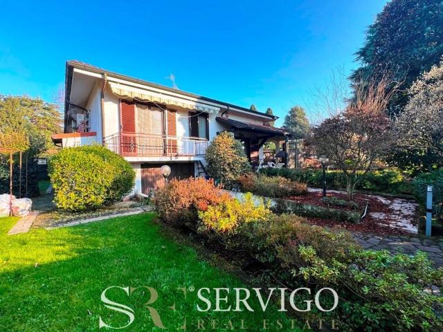 Villetta bifamiliare in vendita di 210 m² in Via Leonardo da Vinci, 5