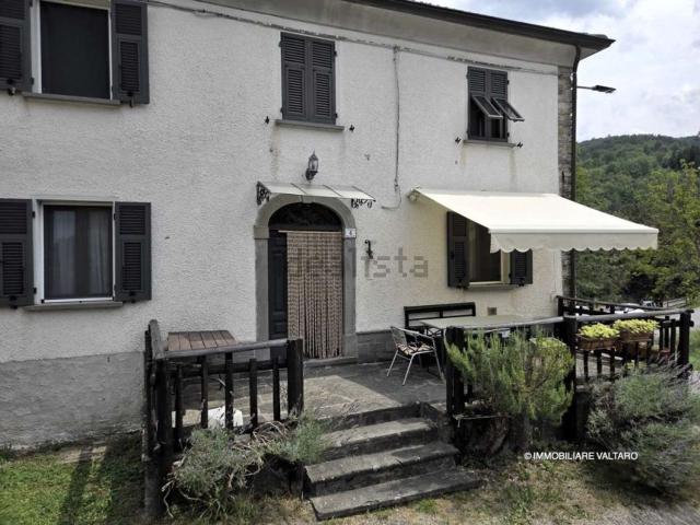 Villetta bifamiliare in vendita di 210 m² in Via Lusardi, 4