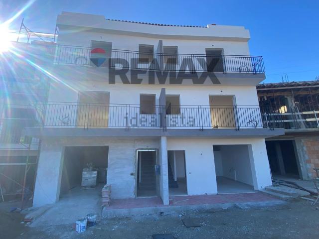 Villetta bifamiliare in vendita di 210 m² in Via Maria Teresa d&apos Austria, 23