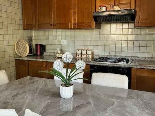 Villetta bifamiliare in vendita di 210 m² in Via Monte Bianco