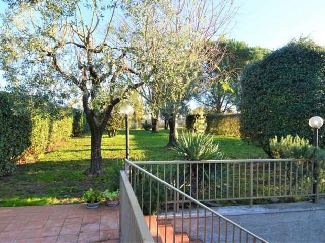 Villetta bifamiliare in vendita di 210 m² in Via Palmiro Togliatti