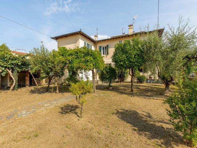 Villetta bifamiliare in vendita di 210 m² in Via Raffaele Baralli, 86