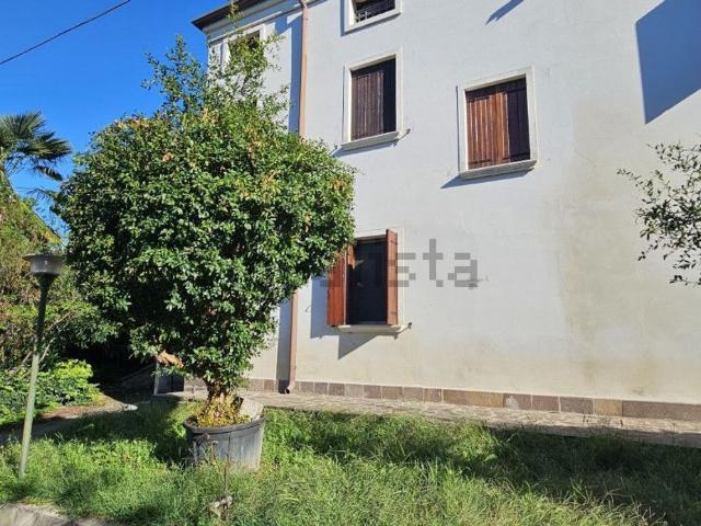 Villetta bifamiliare in vendita di 210 m² in Via Roma